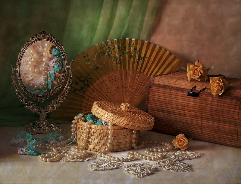 Basket with Pearls and Fan