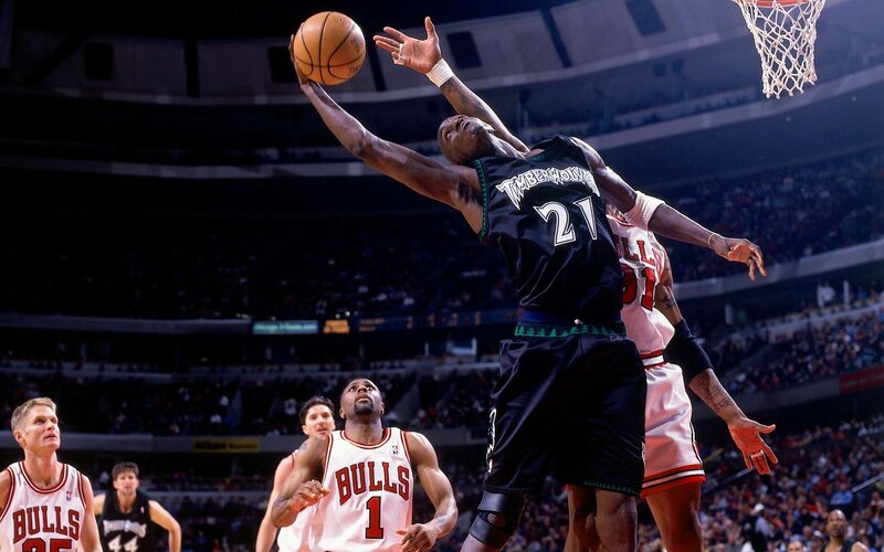 basketball player dunking