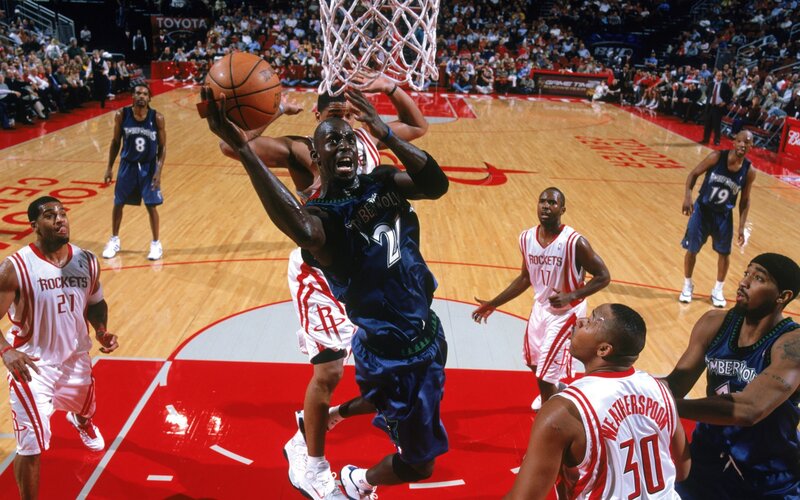 basketball player dunking