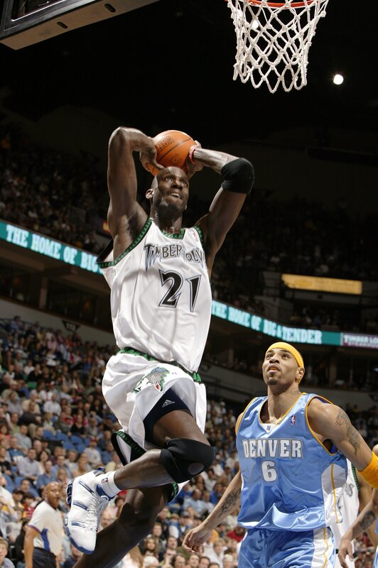 basketball player dunking