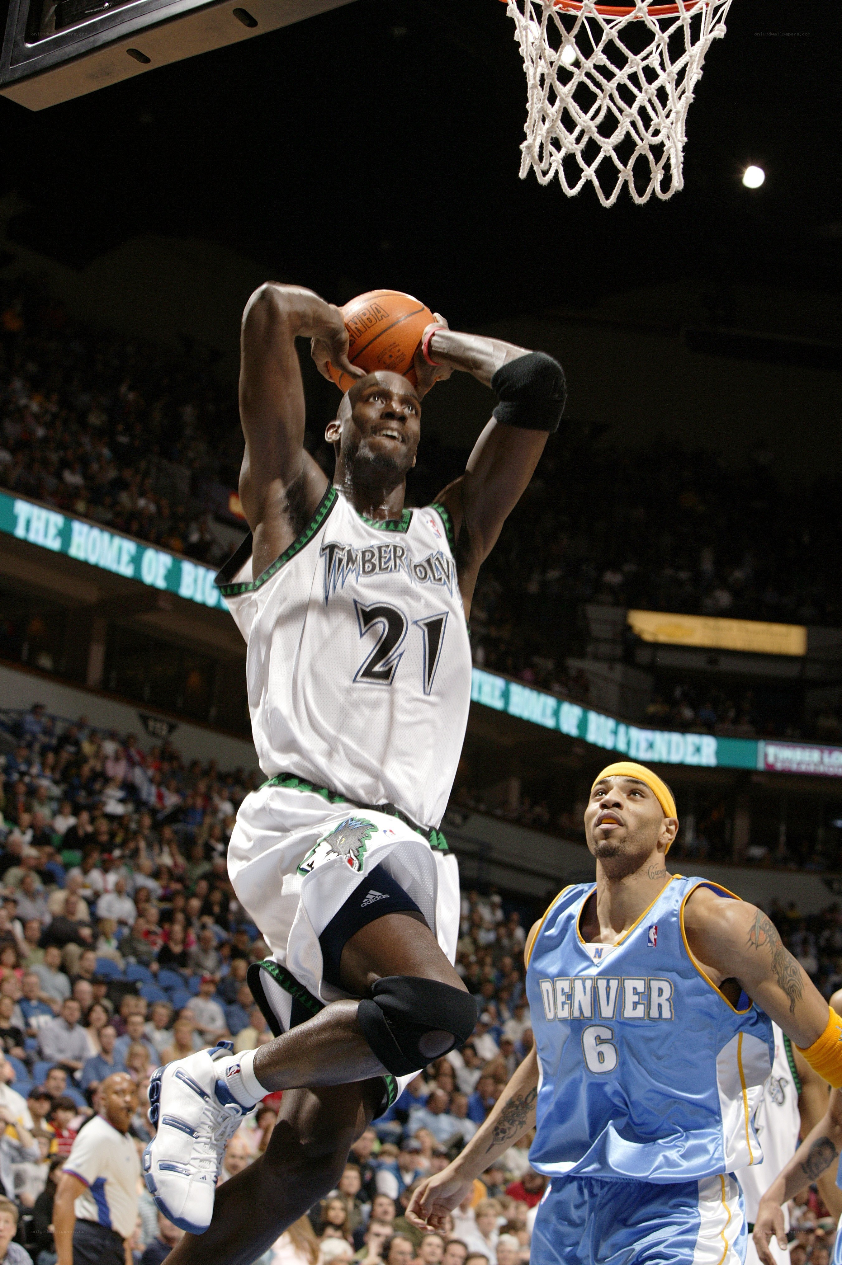 basketball player dunking
