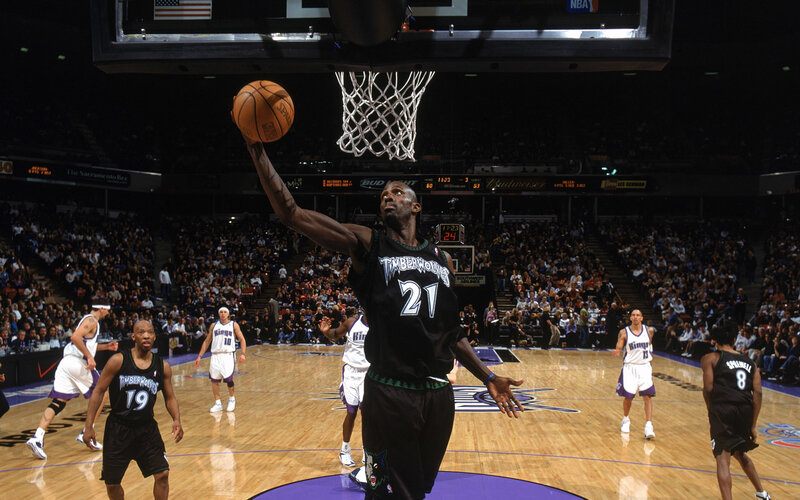 basketball player dunking