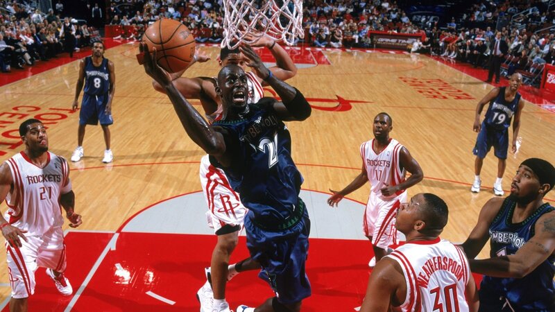 basketball player dunking