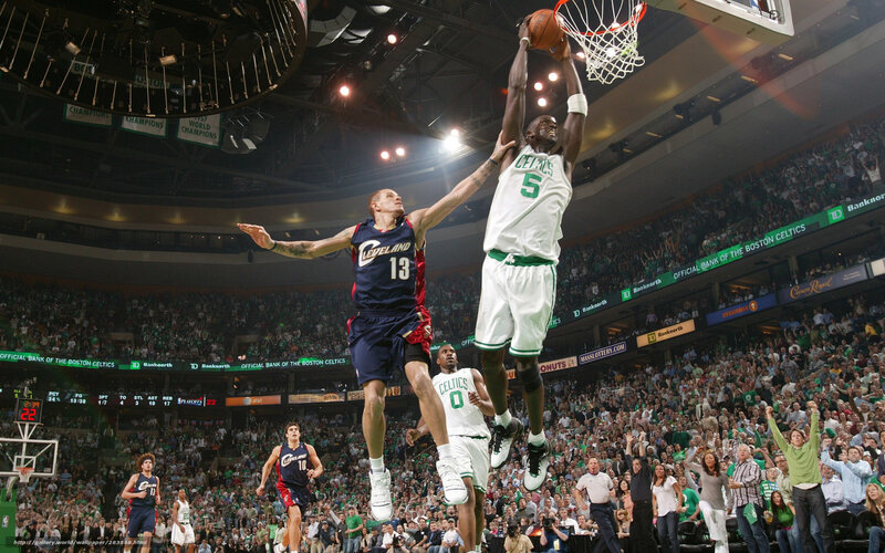 Basketball Player Dunking — Green, Dynamic