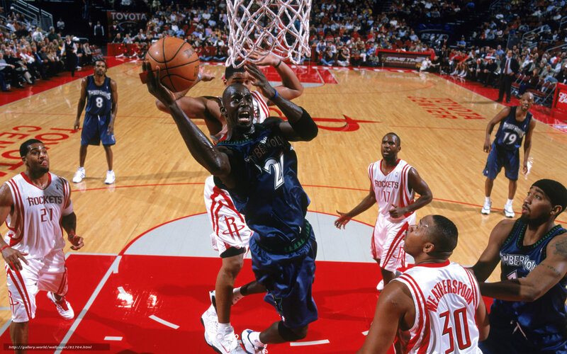 basketball player dunking