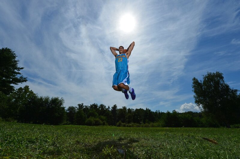 Basketball Player Jumping — Blue, Dramatic
