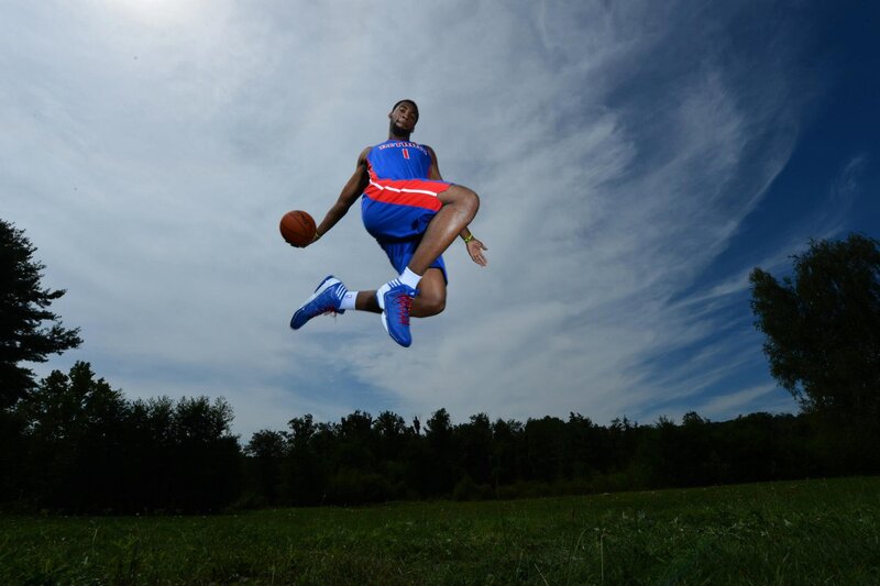 Basketball Player Jumping — Blue