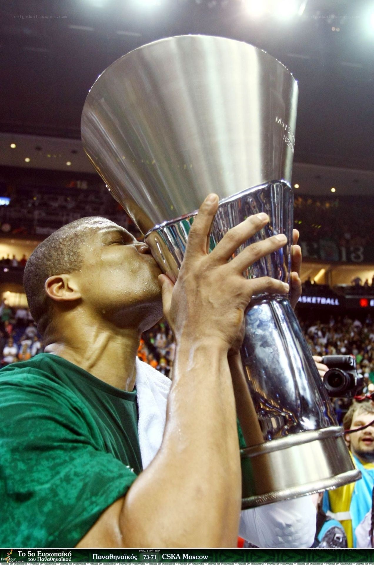 basketball player kissing trophy