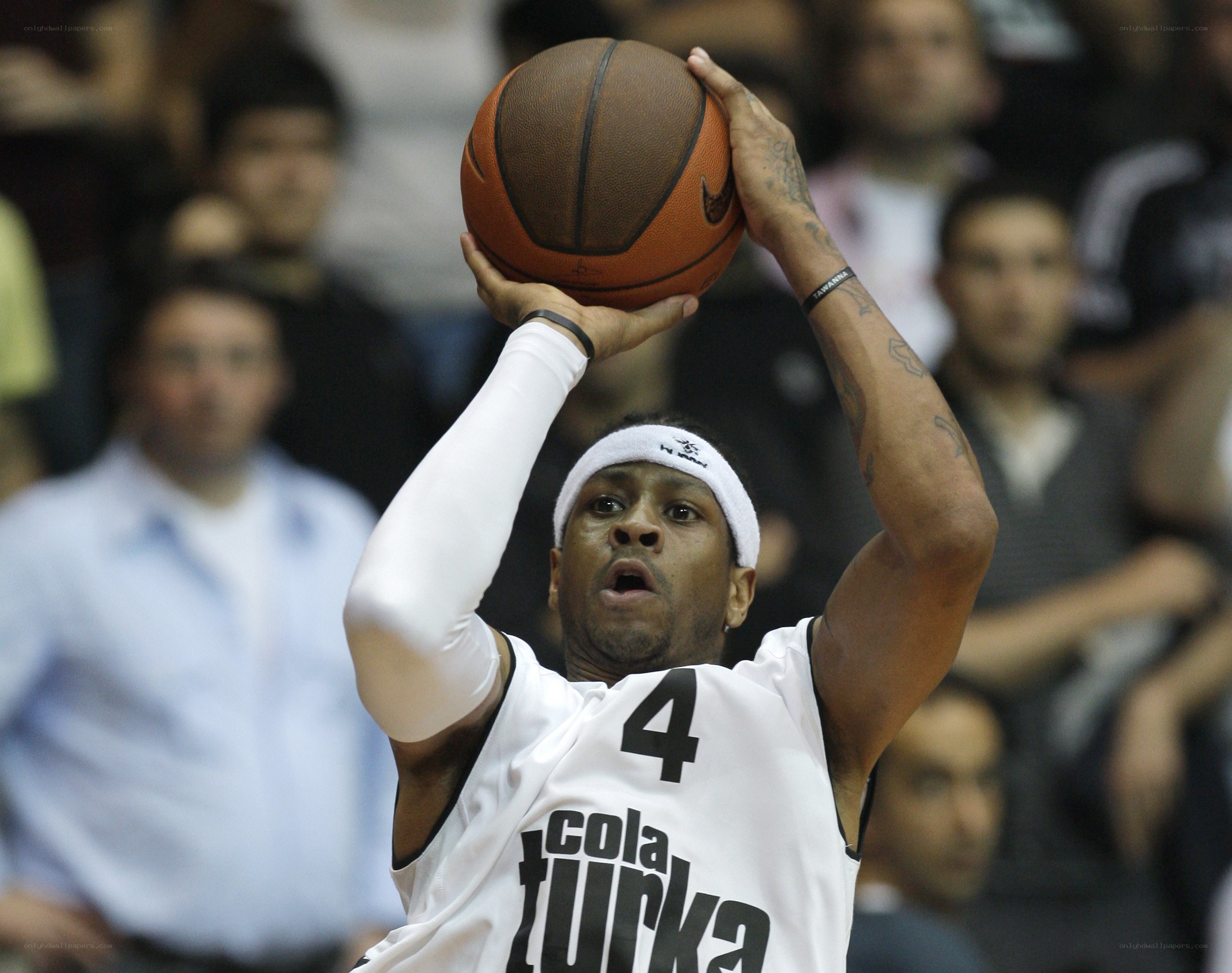 basketball player shooting