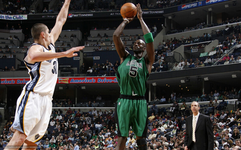 Basketball Player Shooting — Green