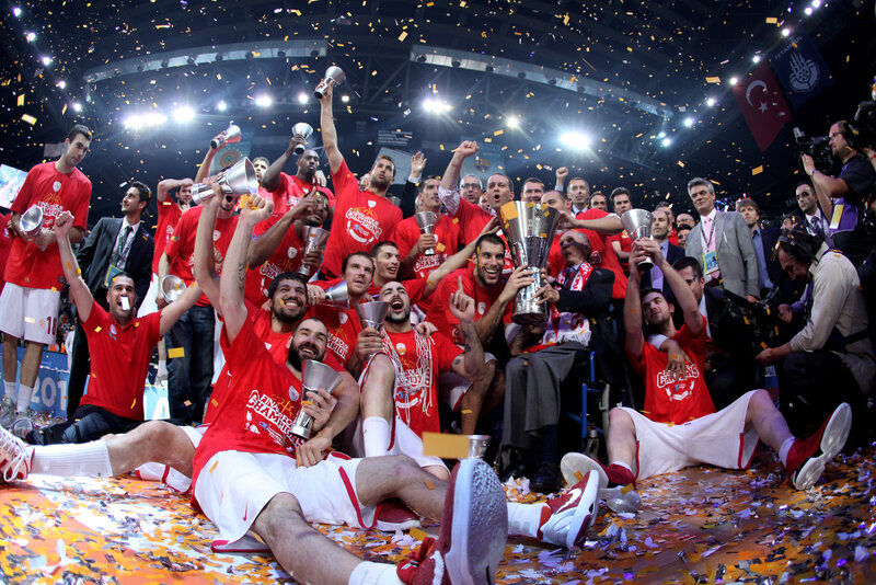 Basketball Team Celebrating — Red