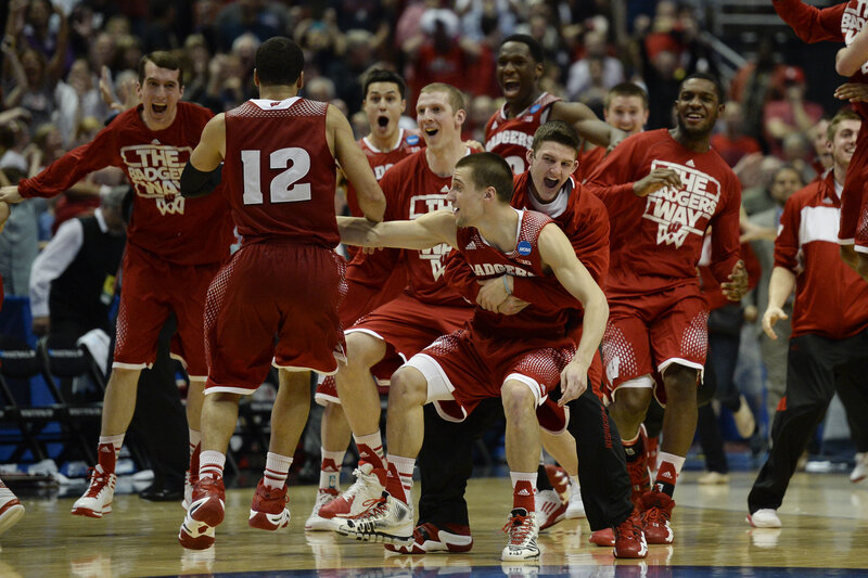 basketball team celebrating