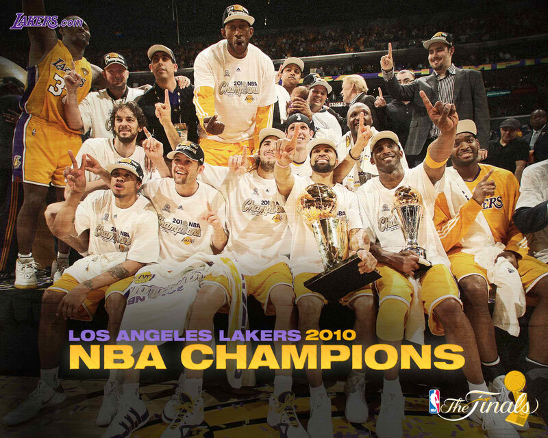 Basketball Team Celebrating — Yellow