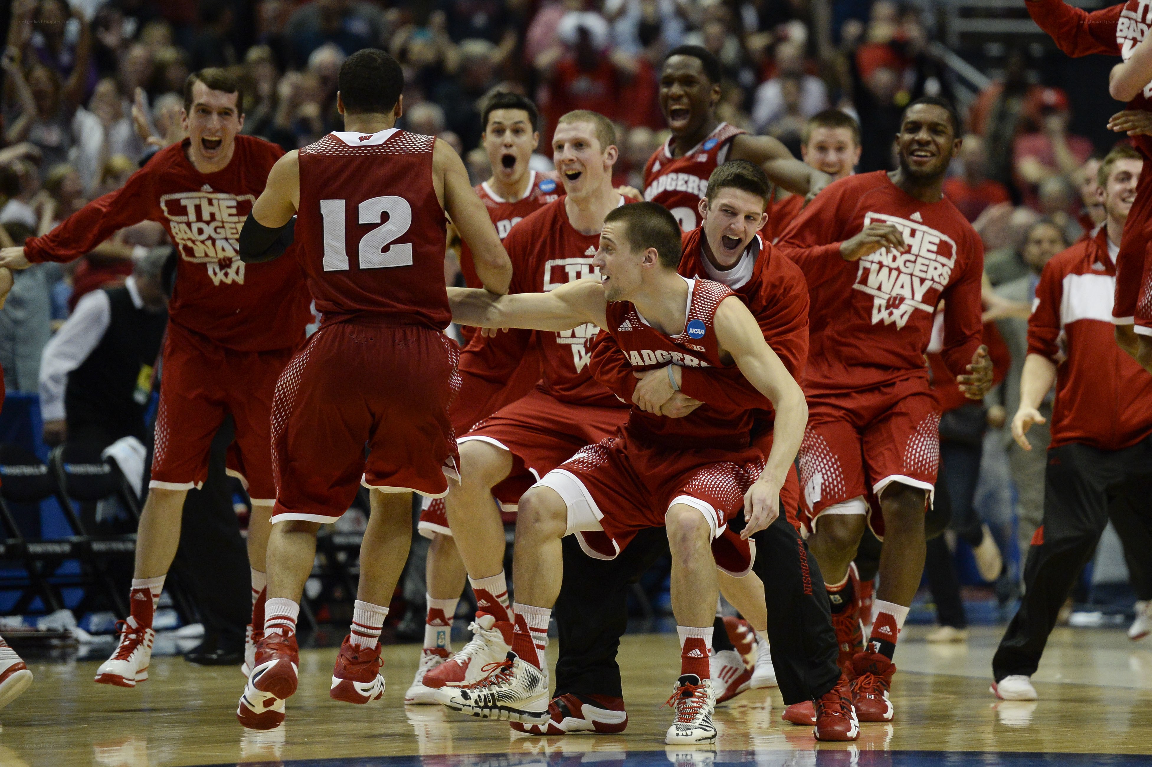 basketball team celebrating