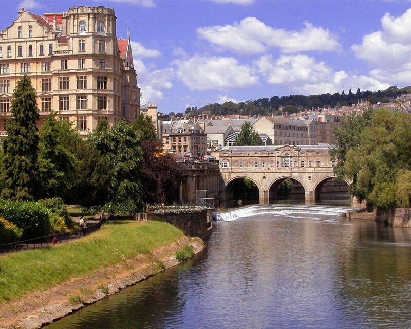 Bath cityscape with river and bridge