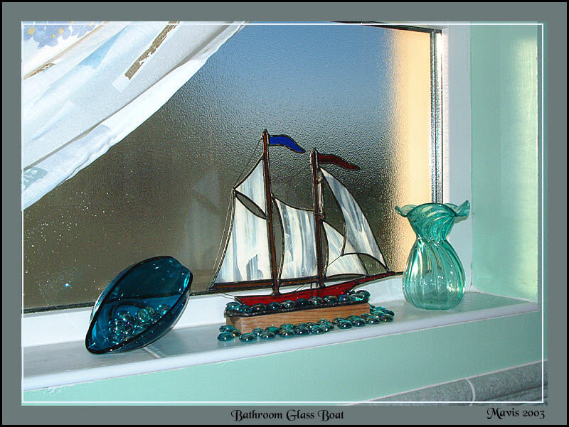 Bathroom glass boat display