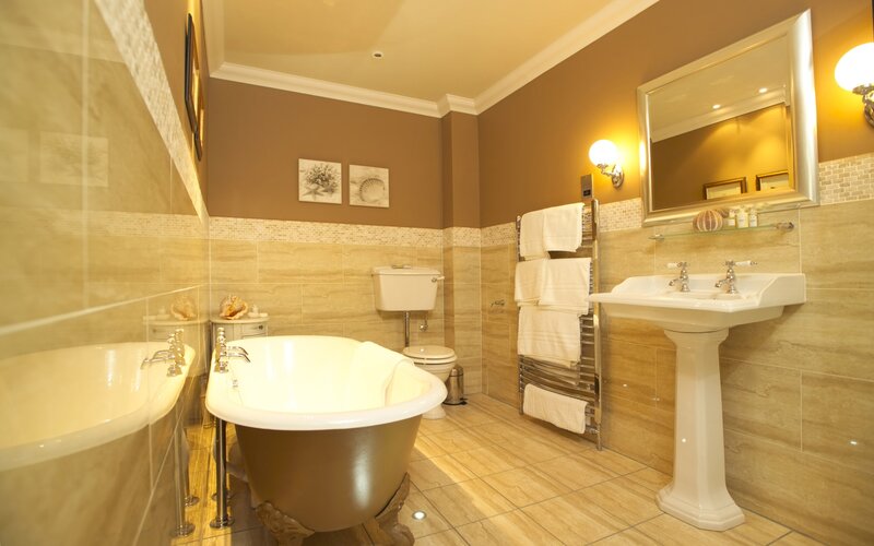 Bathroom with Bathtub — Beige, Calm