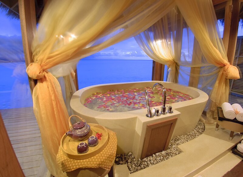 Bathtub with Flower Petals — Blue