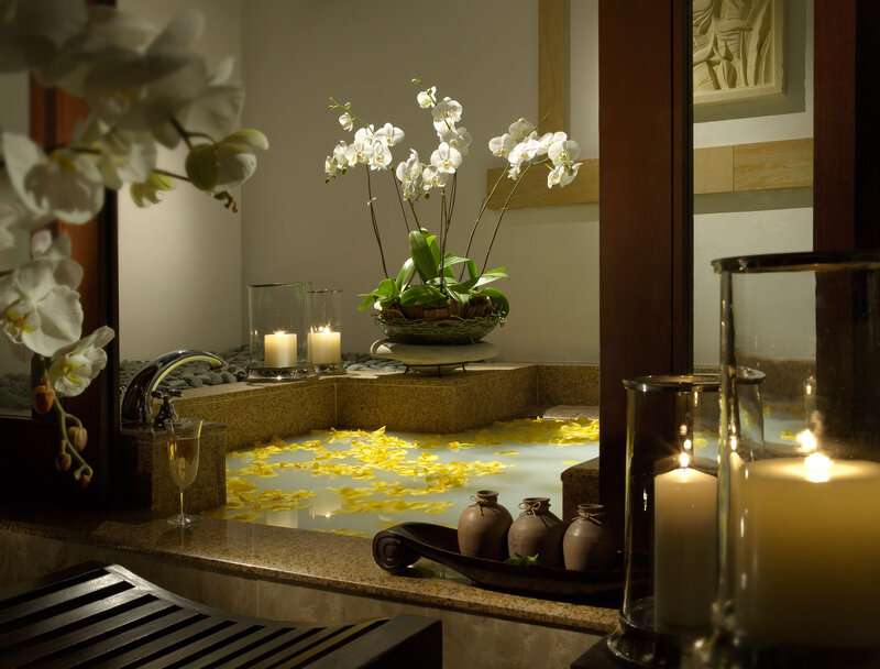 Bathtub with Flower Petals — Yellow