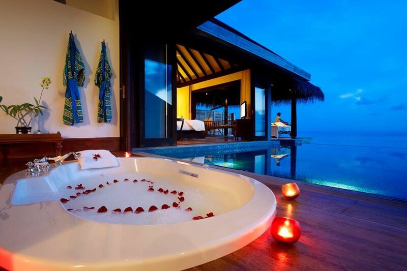 Bathtub with Rose Petals — Blue