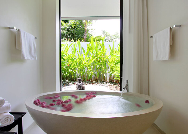Bathtub with Rose Petals — White