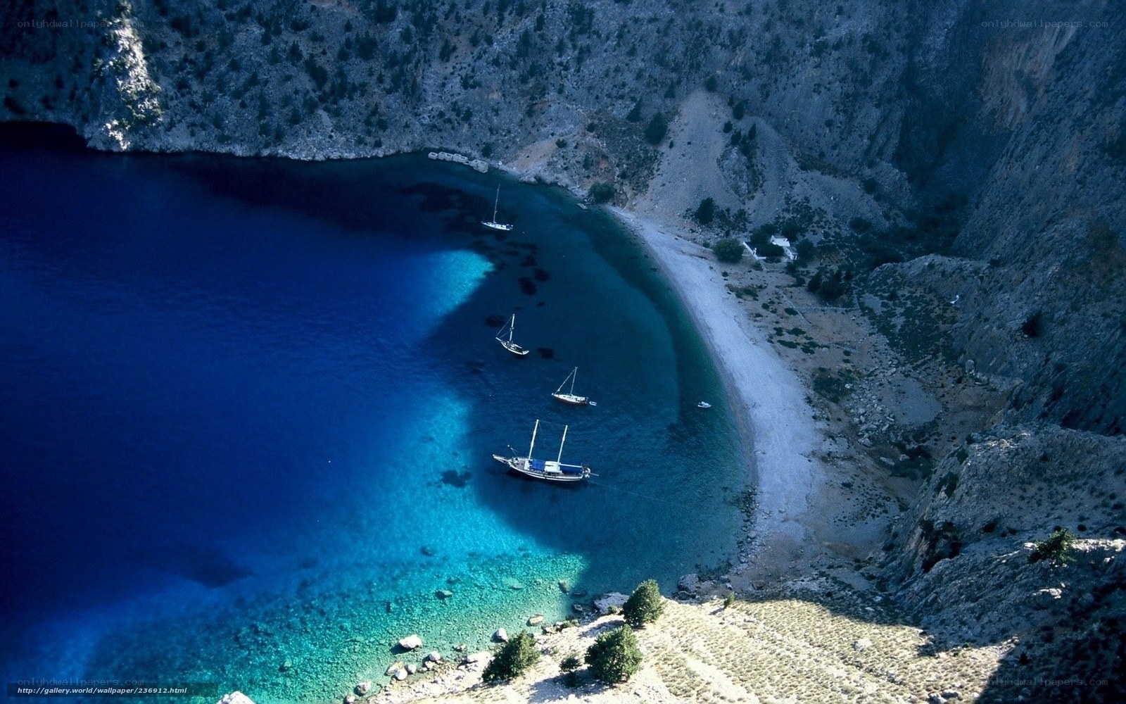 Bay with sailboats and cliffs