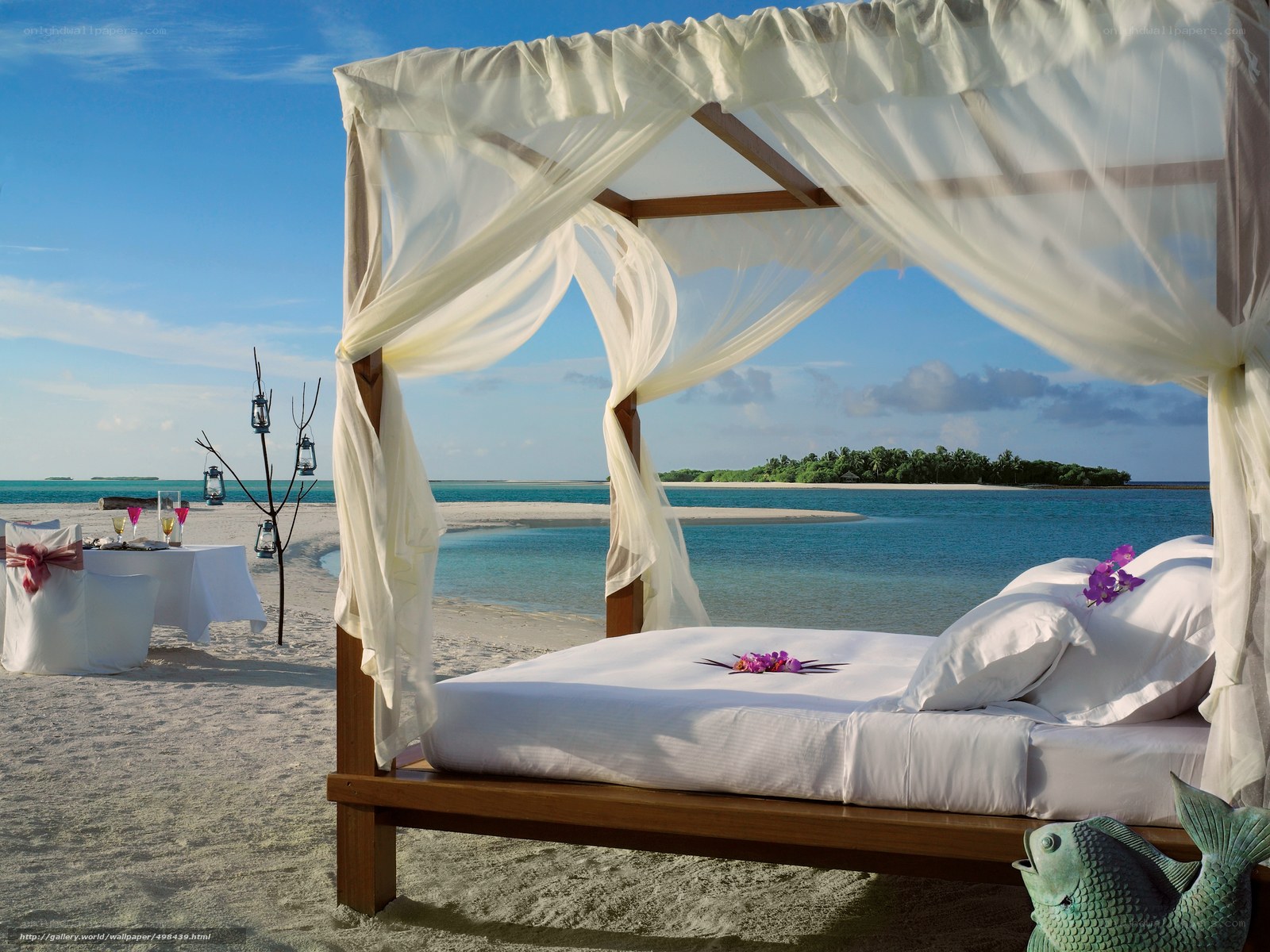 Beach bed with canopy