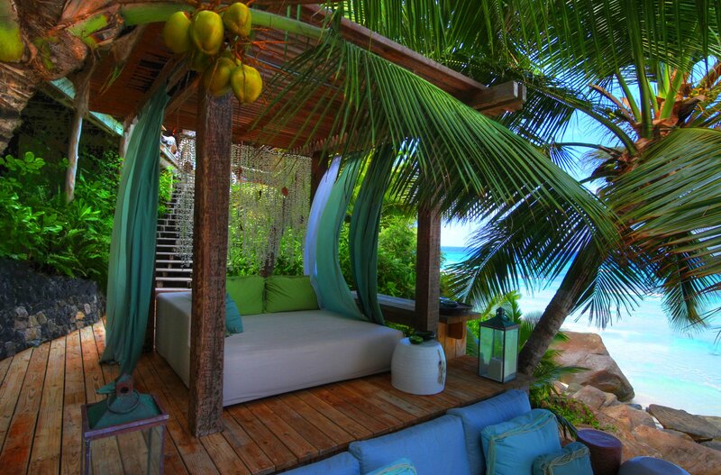 Beach Cabana with Daybed — Green