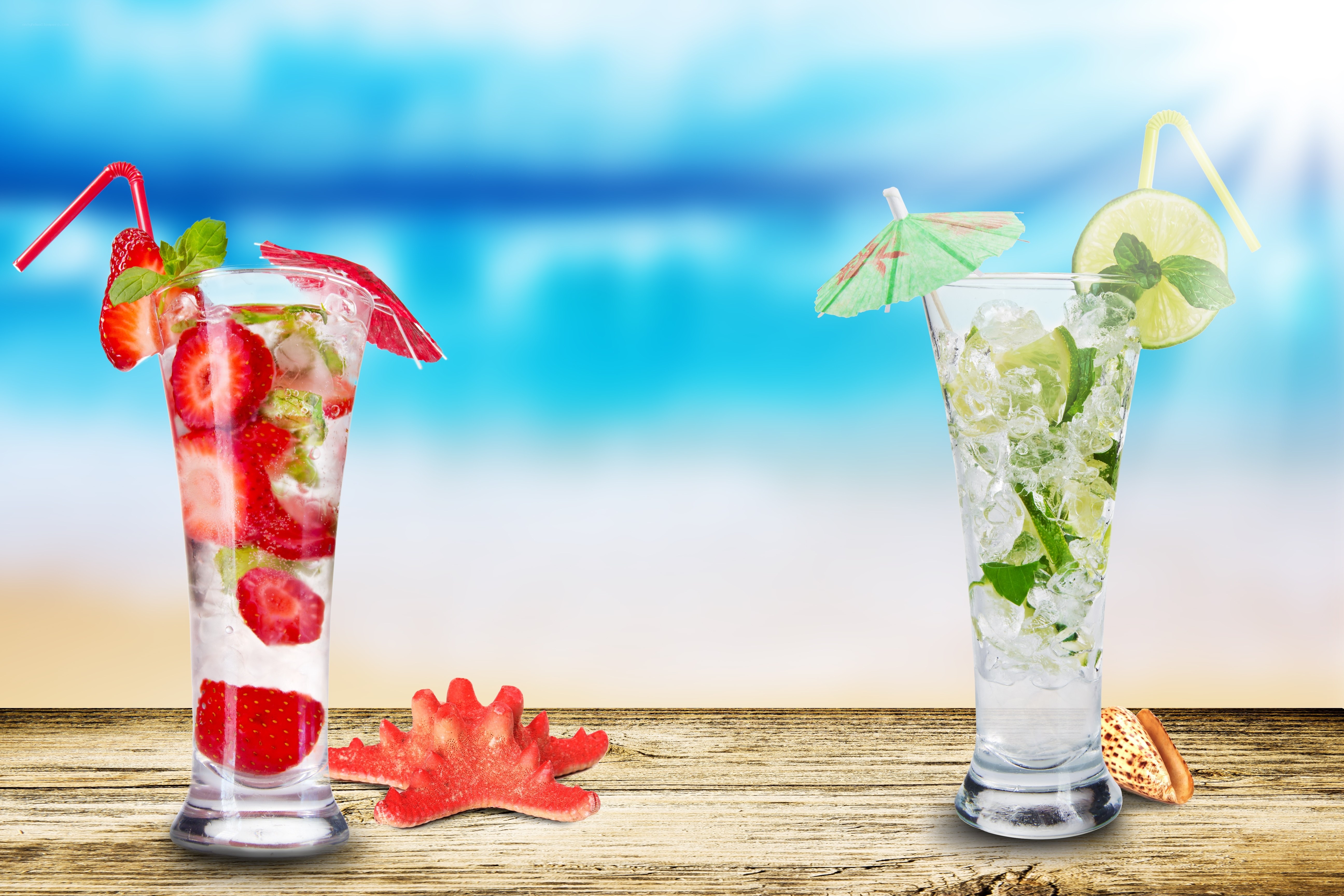 Beach cocktails with fruit