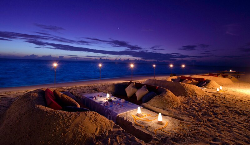 Beach Dining Setup — Blue
