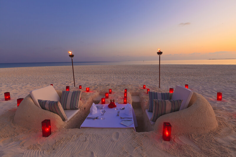 Beach Dinner Setup — Red