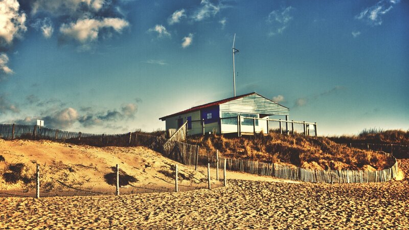 Beach Hut on Dune — Blue