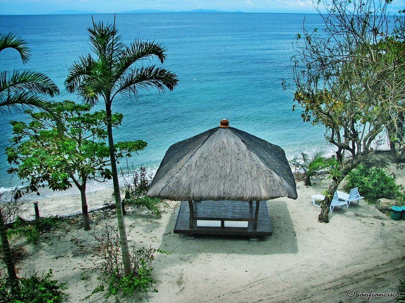 Beach hut overlooking the ocean
