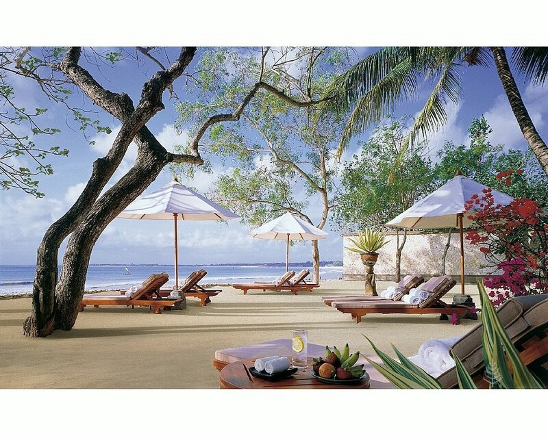 Beach lounge with ocean view