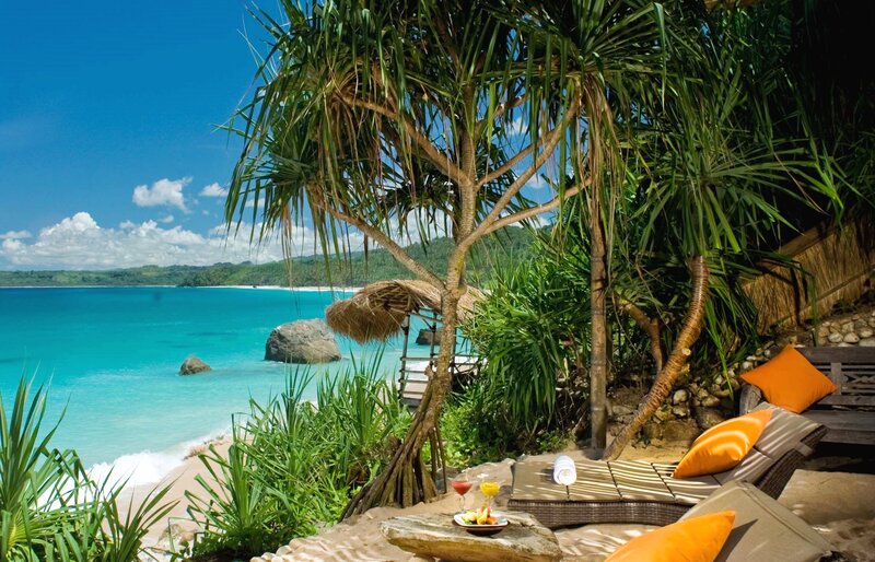 Beach Lounge with Ocean View — Blue