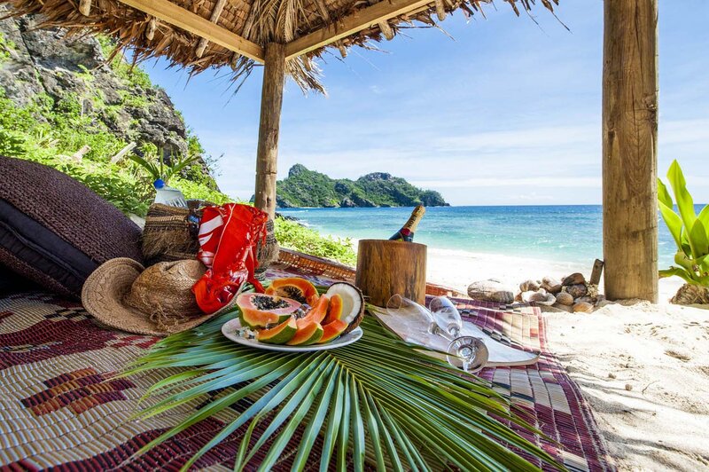 Beach Picnic Setup — Green