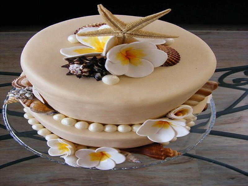 beach-themed wedding cake