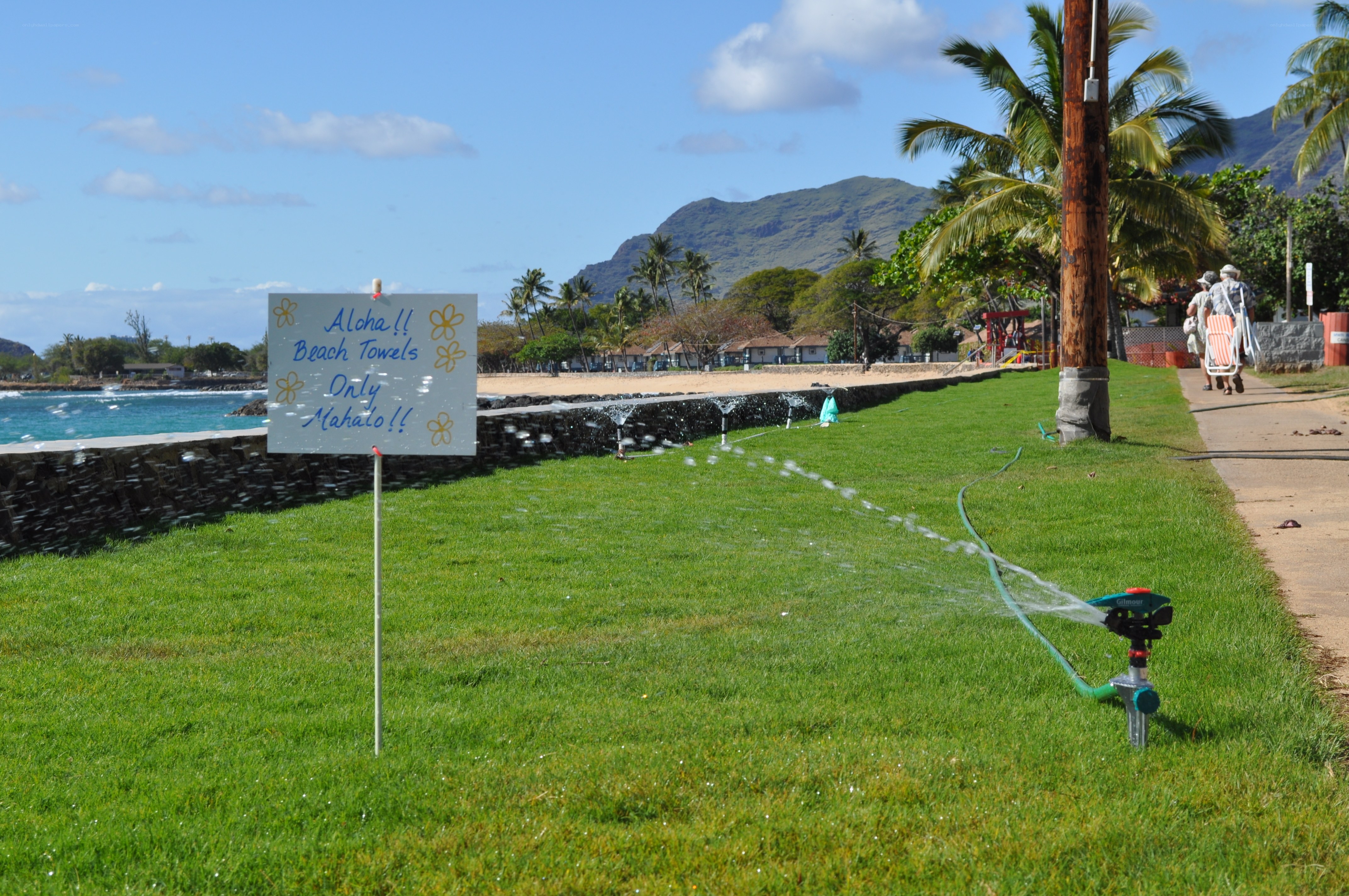 Beach towel sign at the beach