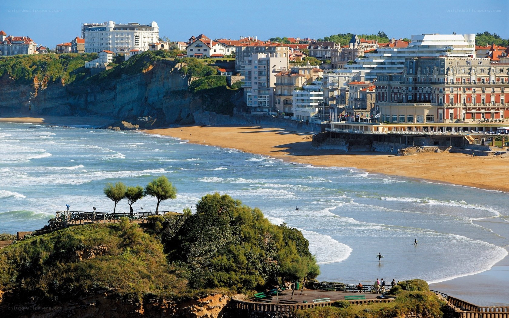 Beach town with cliffs and buildings