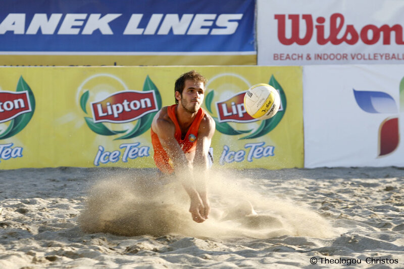 beach volleyball player diving