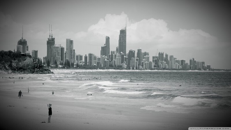 Beach with City Skyline — Black