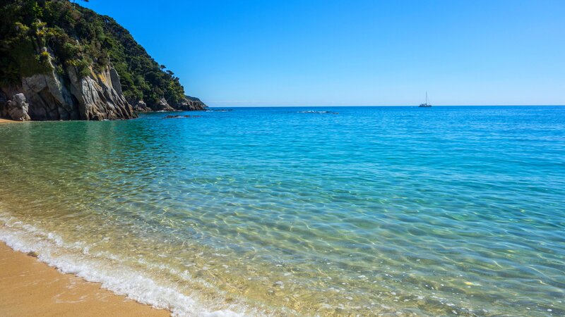Beach with Clear Water — Blue, Serene
