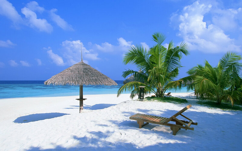 Beach with Lounge Chair — Blue