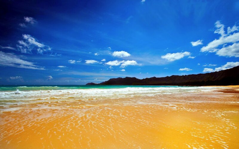 Beach with Ocean Waves — Green
