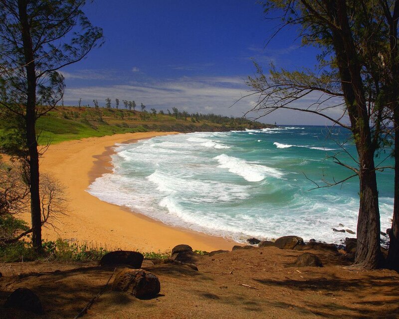 Beach with Turquoise Waves — Blue