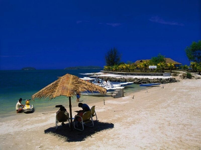 Beach with Umbrellas and Boats — Blue, Serene