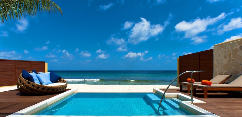 Beachfront pool with ocean view