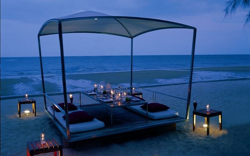 Beachside Dining Setup — Blue