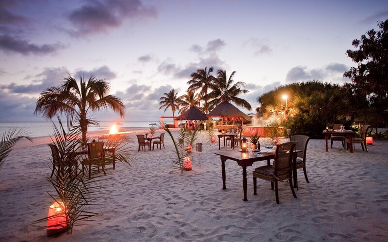 Beachside Dining Setup — White