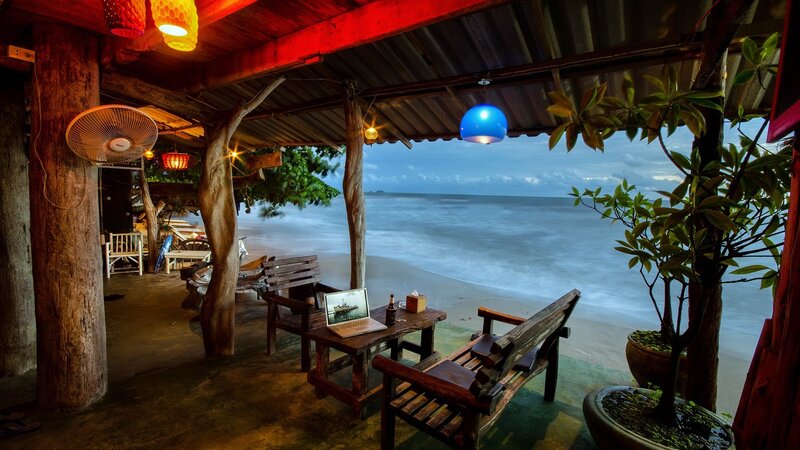 Beachside Seating Area — Blue